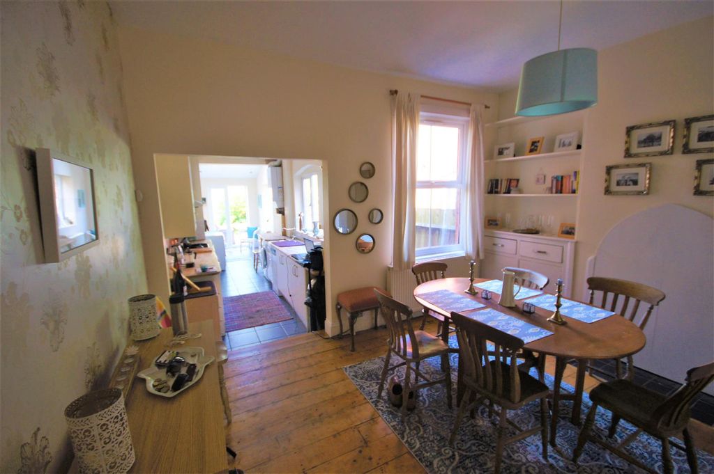 Property photo 3 of 12 136 Traf 4.Jpg