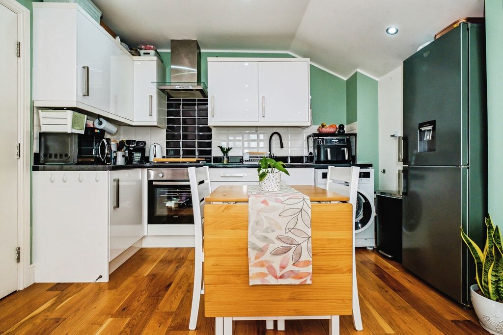 Property photo 3 of 16 Pbox-Img.Jpg