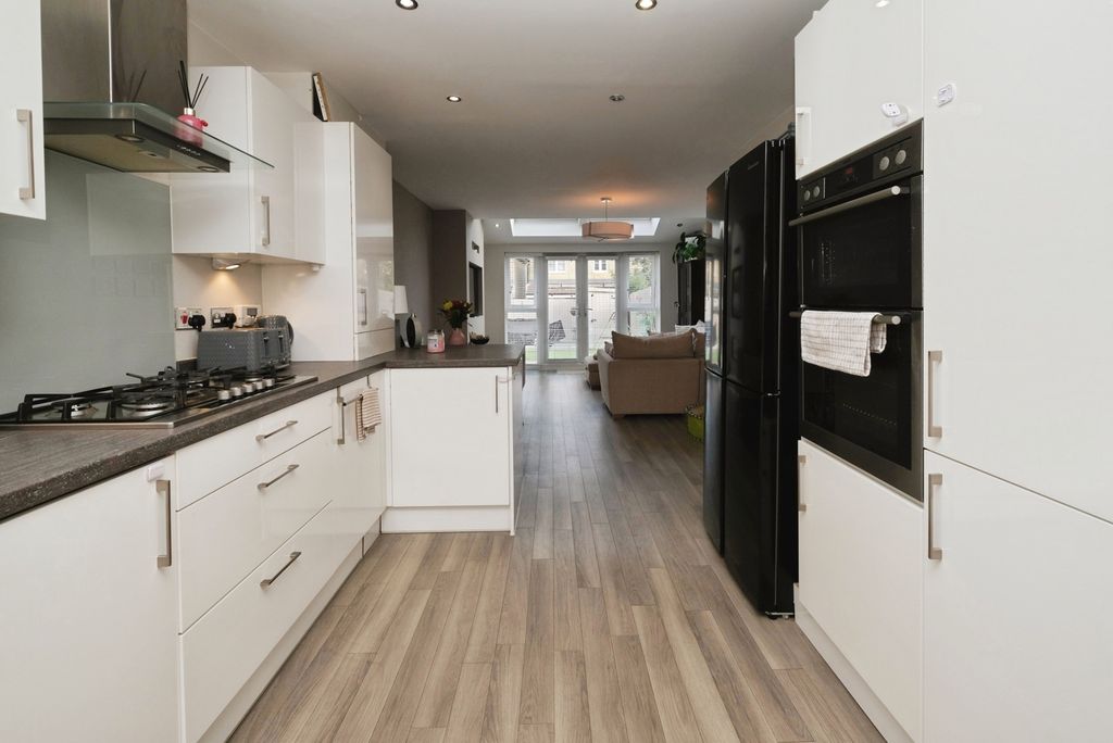 Property photo 2 of 19 Pbox-Img.Jpg