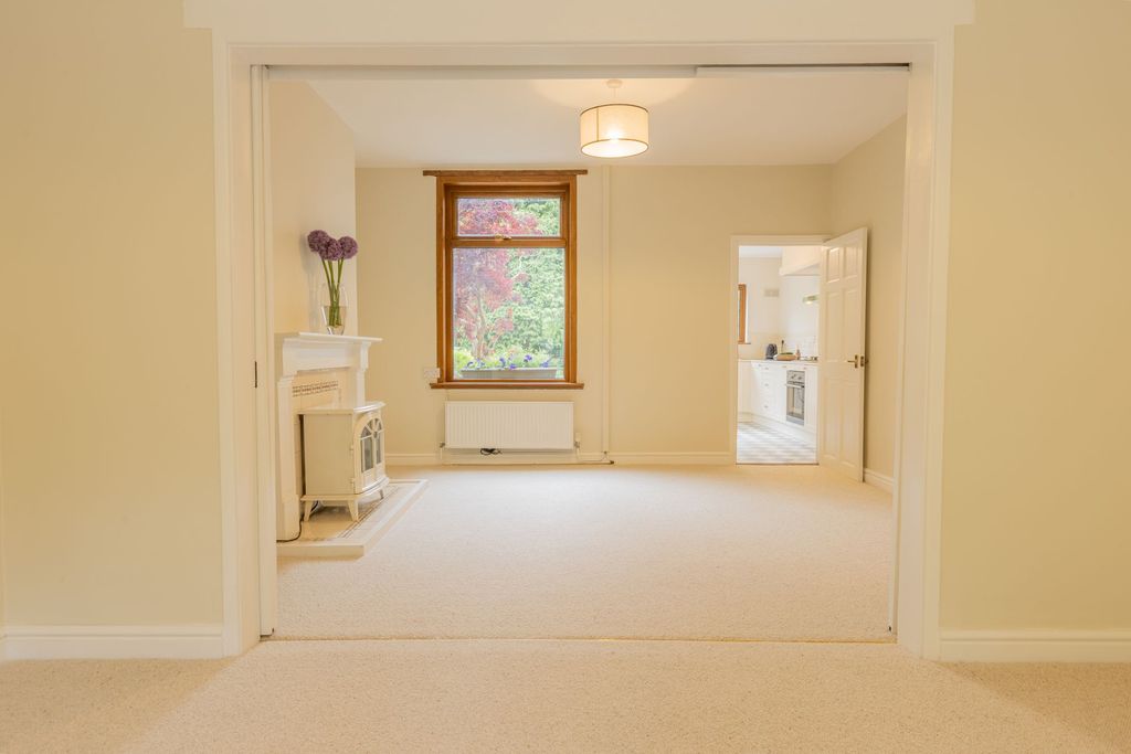 Property photo 3 of 28