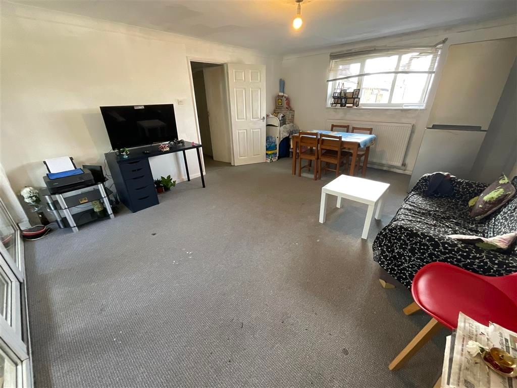 Property photo 2 of 6 Lounge