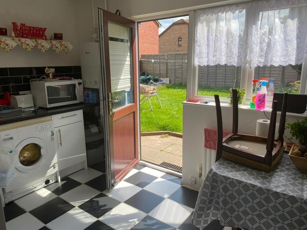 Property photo 2 of 8 Kitchen