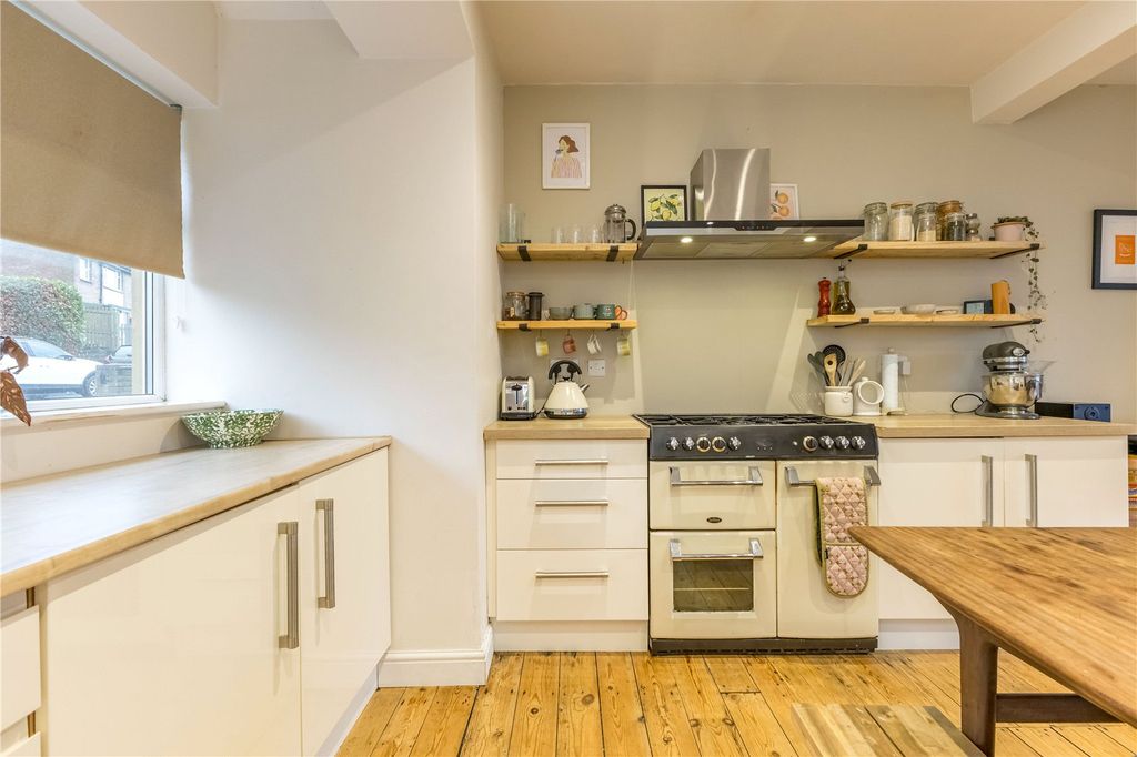 Property photo 3 of 20 Kitchen Area