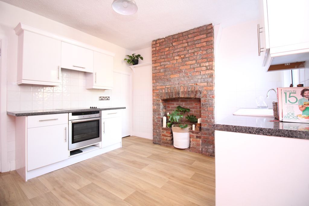 Property photo 3 of 12 Photo 6