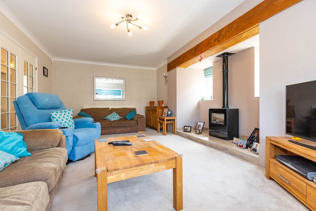 Property photo 2 of 24 Sitting Room