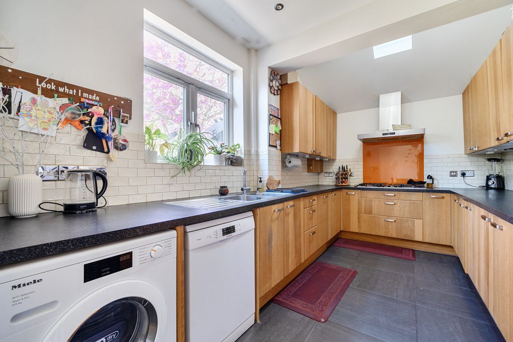 Property photo 3 of 18 1440094-3-69d534F...