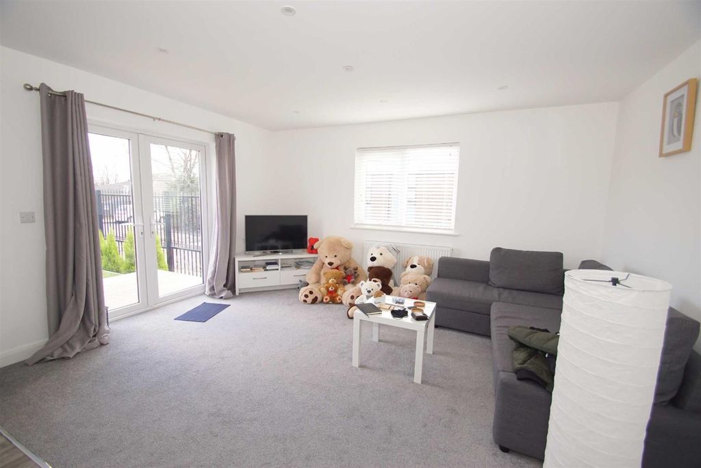 Property photo 2 of 8