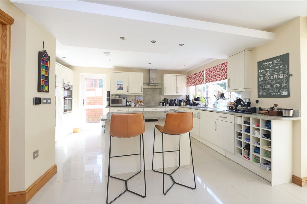 Property photo 3 of 22 Kitchen