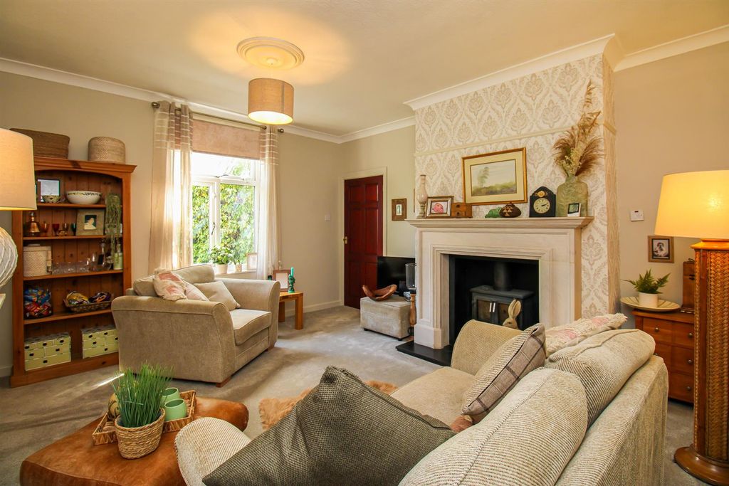 Property photo 3 of 19 Dining/Sitting Room