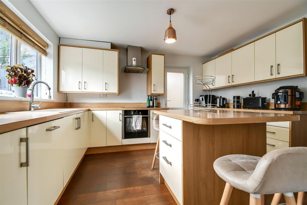 Property photo 2 of 26 Kitchen