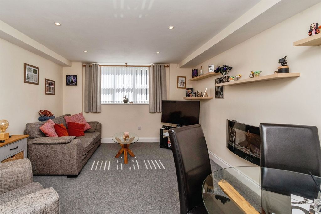 Property photo 2 of 12