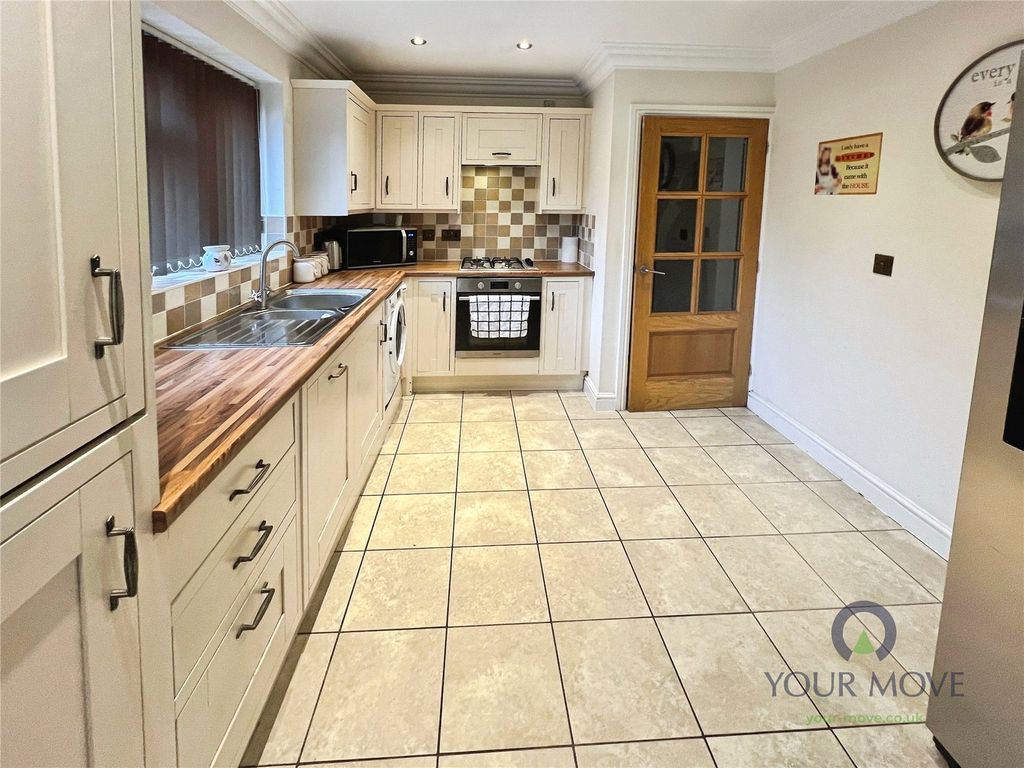 Property photo 2 of 19 Kitchen