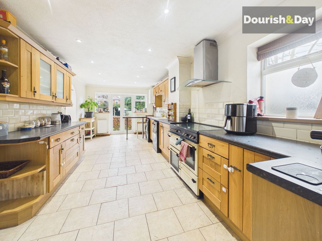 Property photo 3 of 12 Kitchen