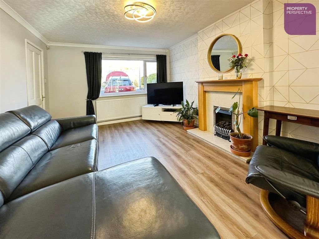 Property photo 3 of 27 Lounge