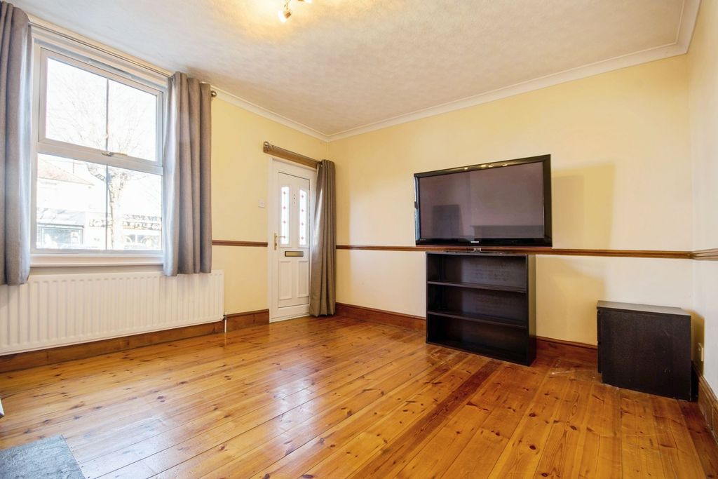 Property photo 3 of 20 Living Room