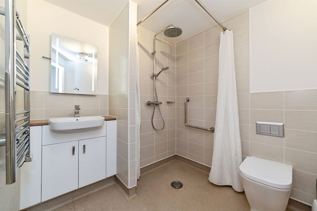 Additional image 13 of 2 bed flat for salePegs Lane, Hertford SG13