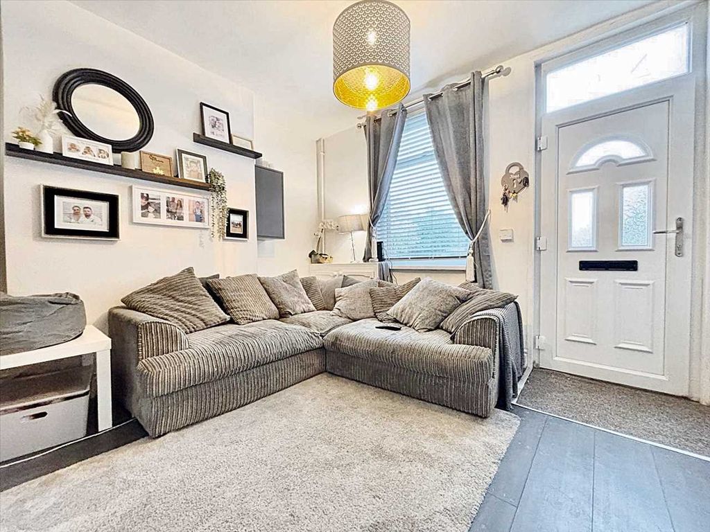 Property photo 2 of 19 Lounge