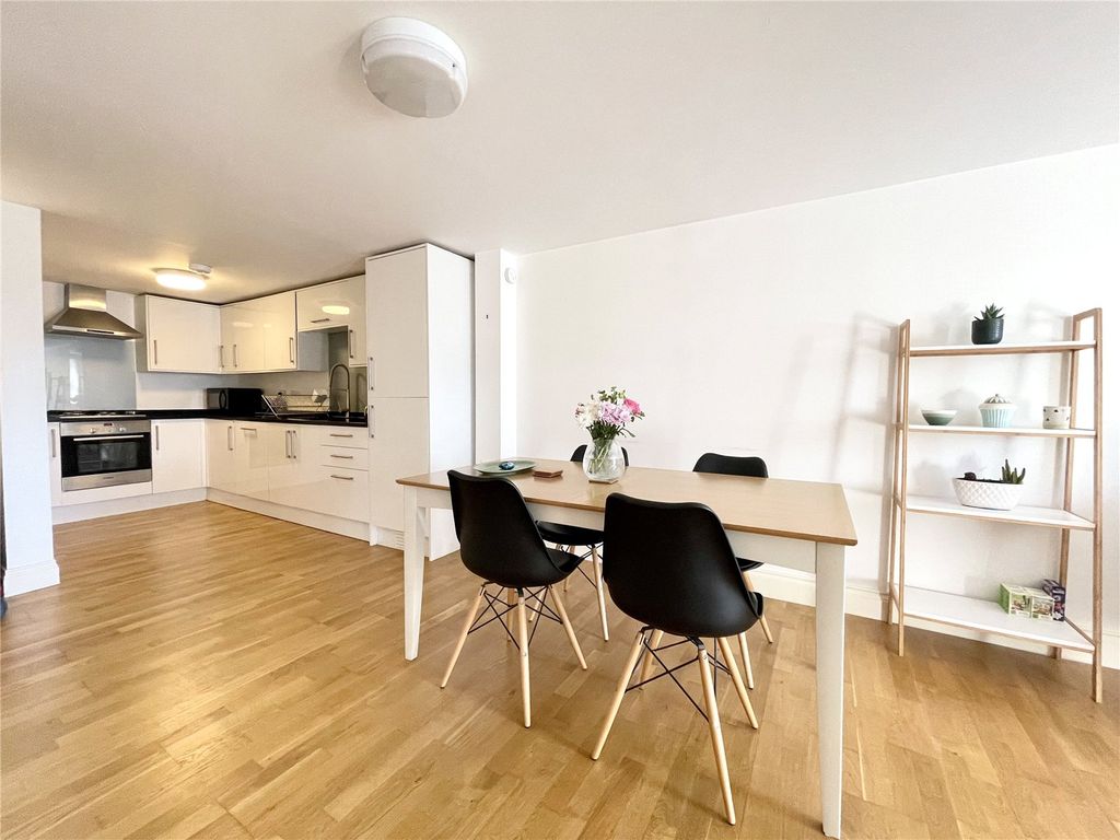 Property photo 3 of 11 Picture No. 12