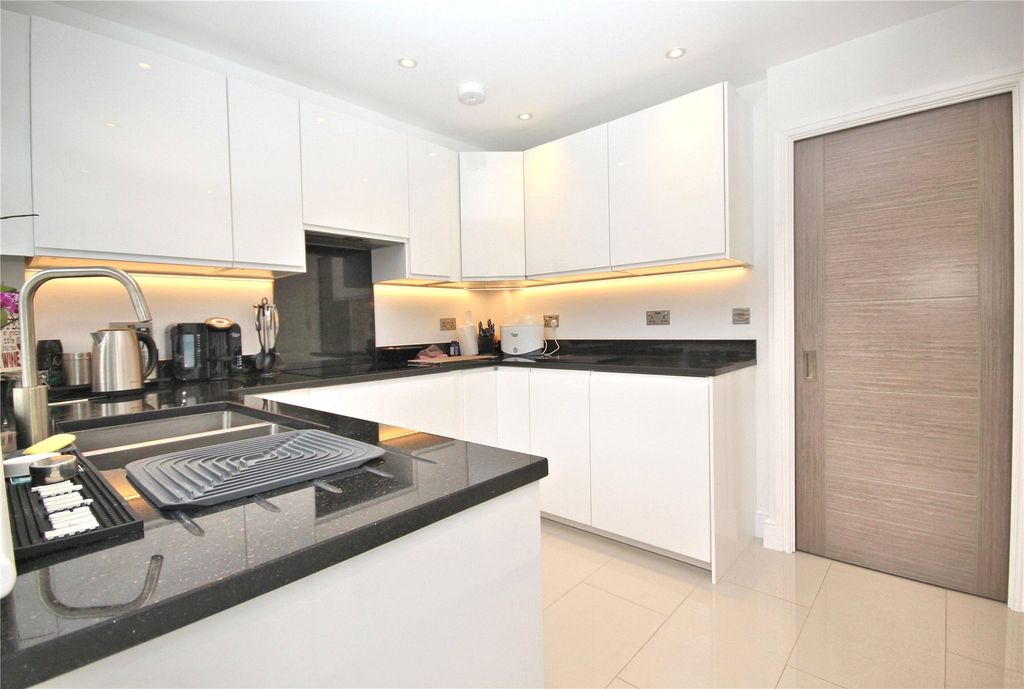 Property photo 3 of 13 Picture No. 02