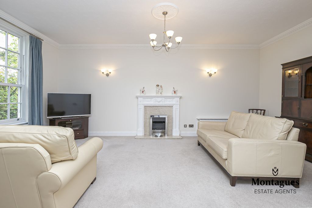 2 bed flat for saleBower Hill, Epping CM16 photo 5