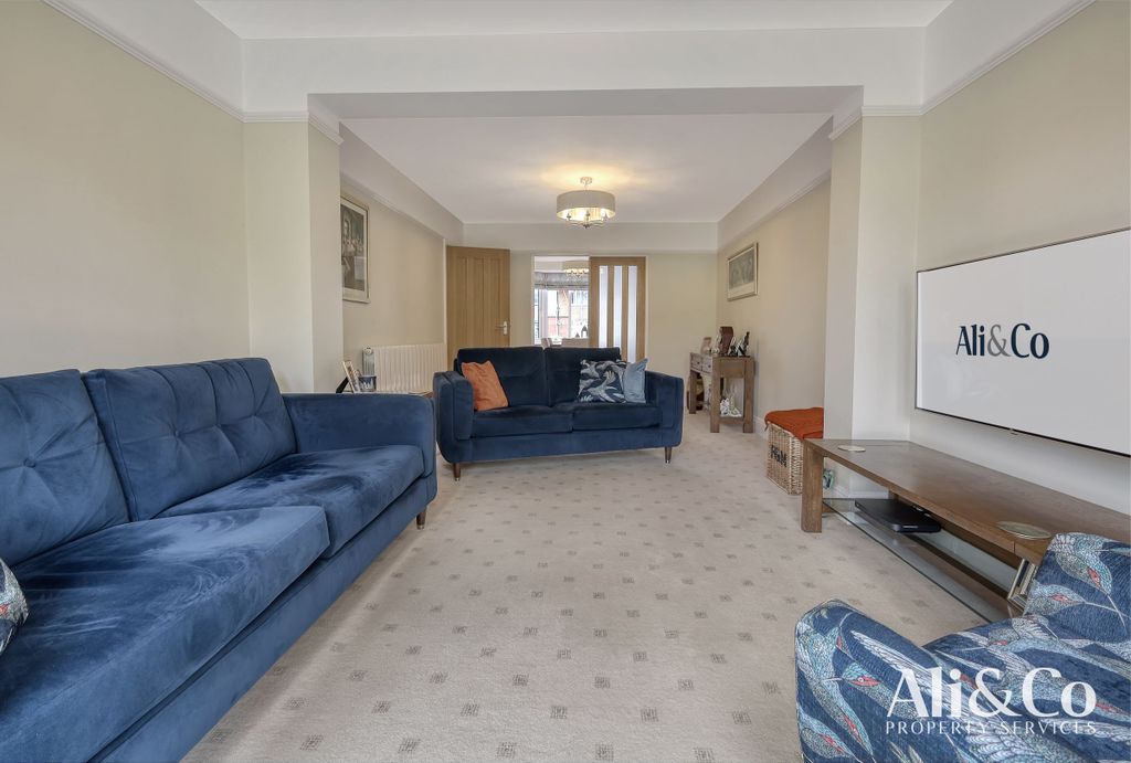 Property photo 3 of 33