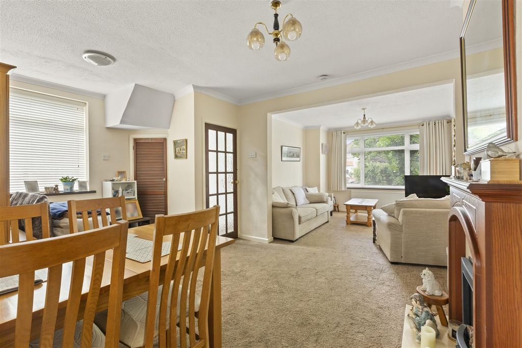 Property photo 3 of 16 4