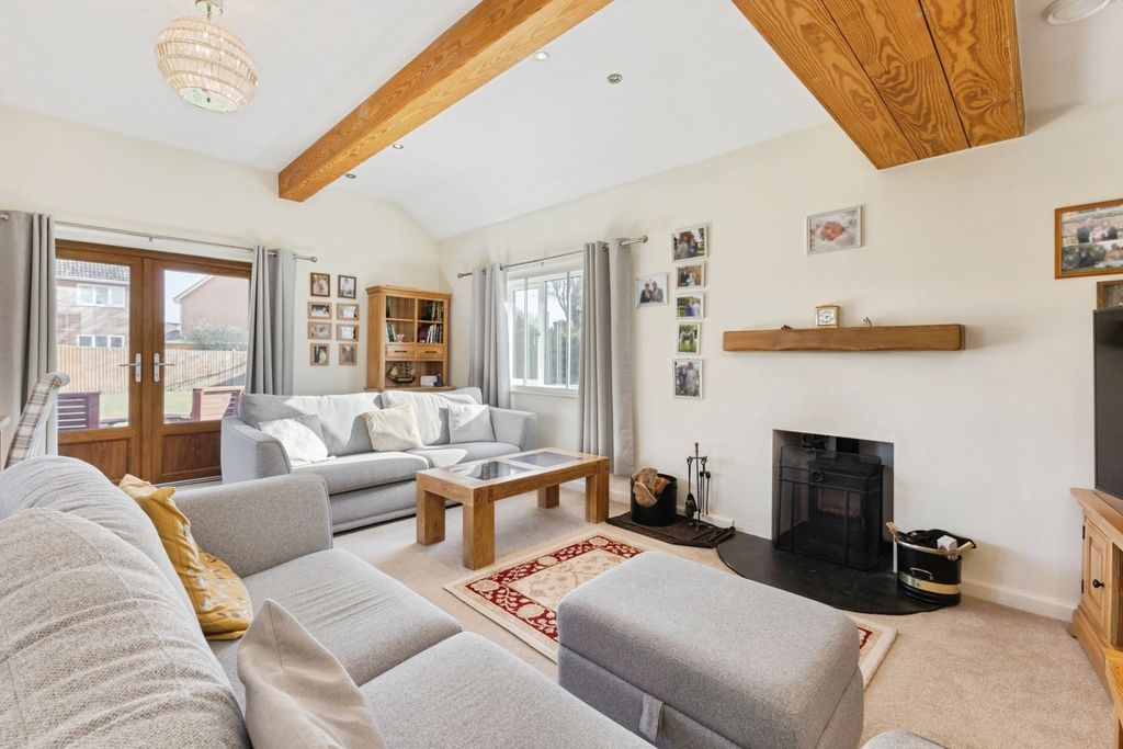 Property photo 3 of 26 Lounge 1