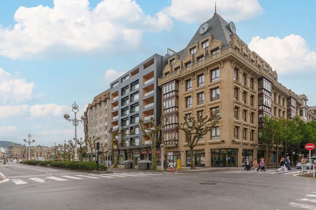 Property photo 2 of 38