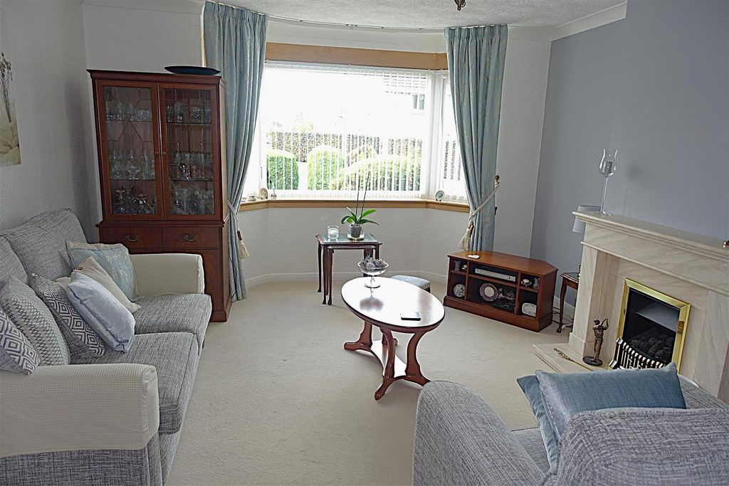 Property photo 2 of 15 Lounge