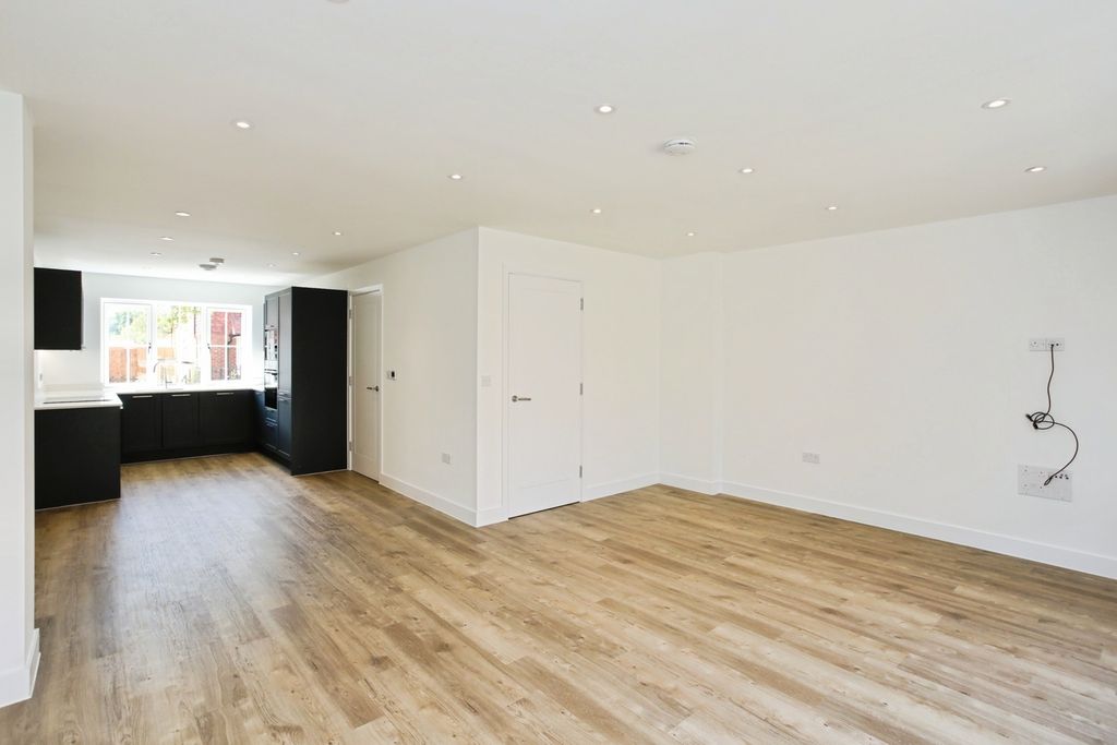 Property photo 3 of 16 Pbox-Img.Jpg