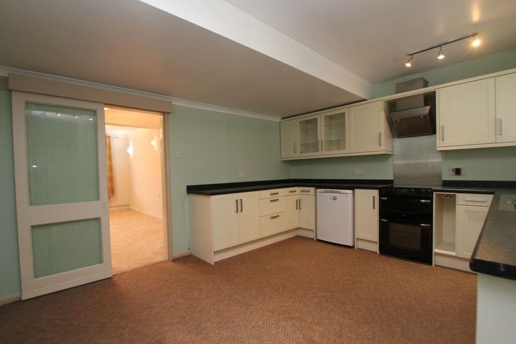 Property photo 2 of 10 Kitchen.Jpg