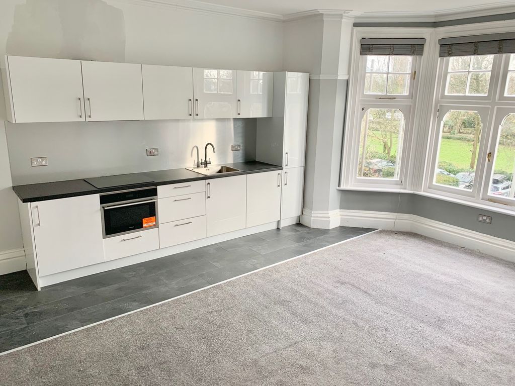 Property photo 3 of 5 Kitchen