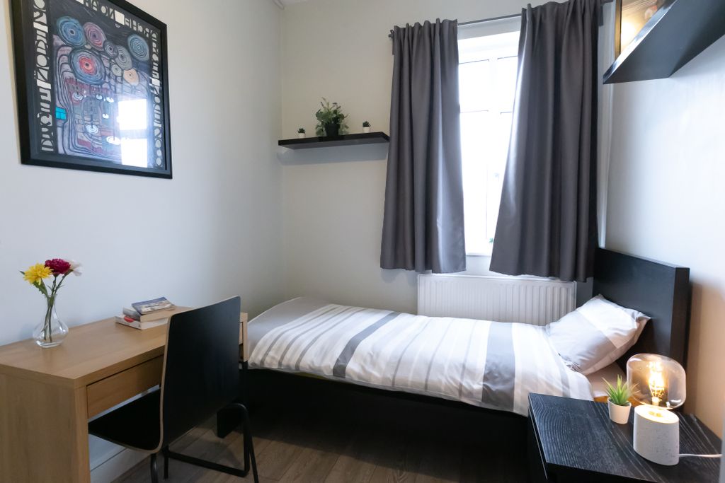 Property photo 1 of 19 Bedroom