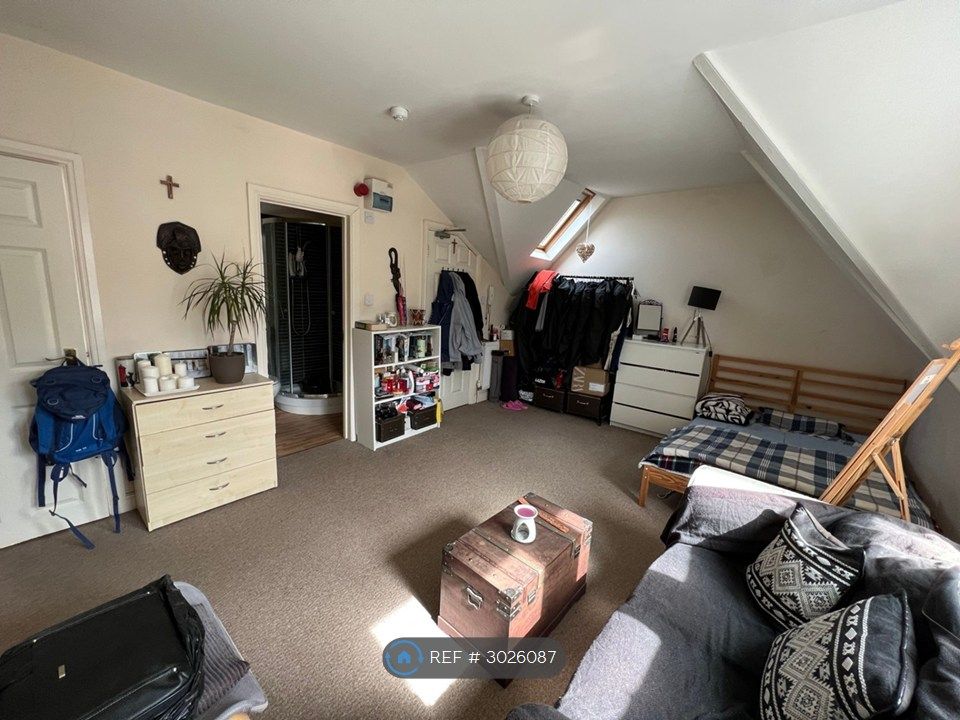 Property photo 3 of 6 Living Space