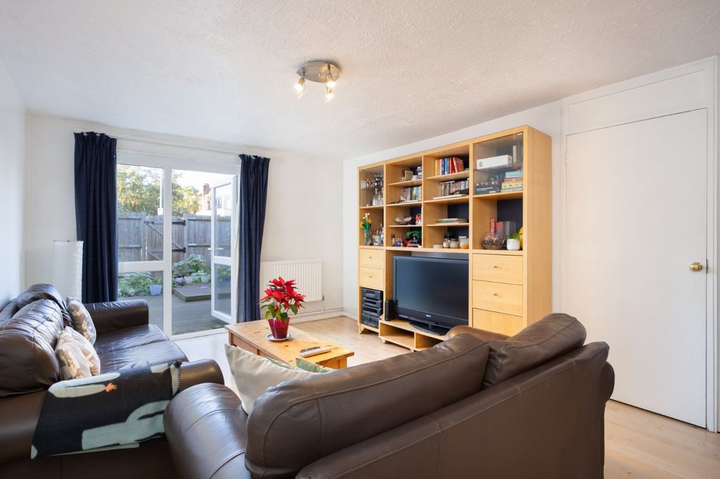 Property photo 2 of 8