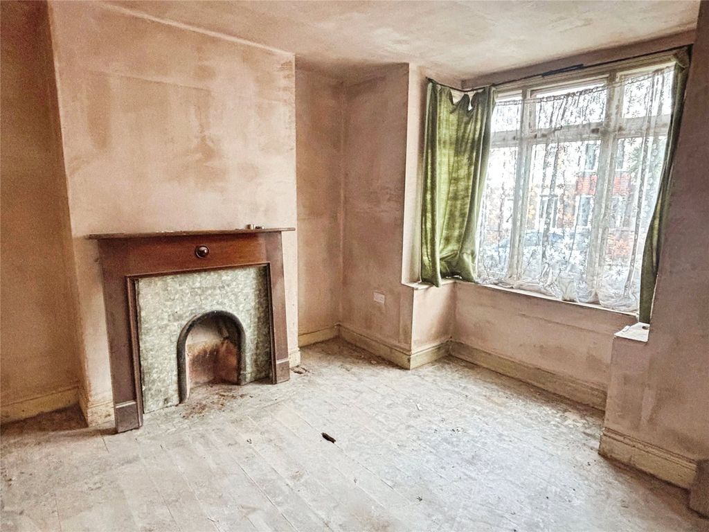 Property photo 2 of 12 Lounge