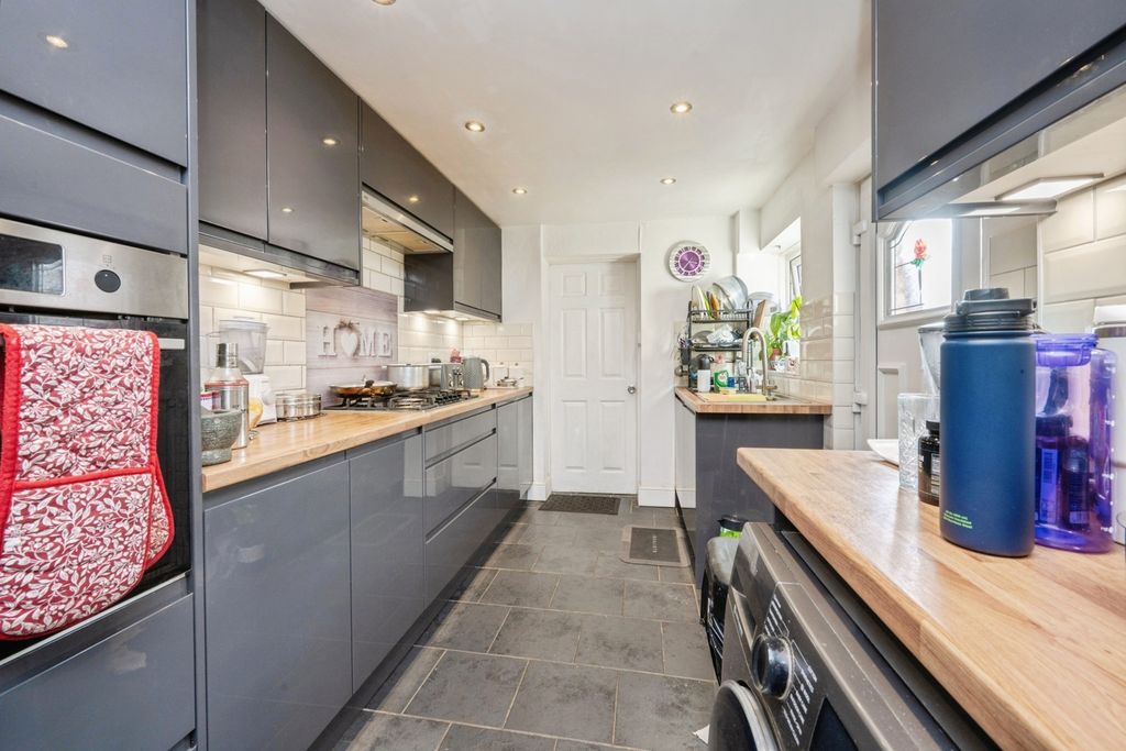 Property photo 2 of 15 Kitchen