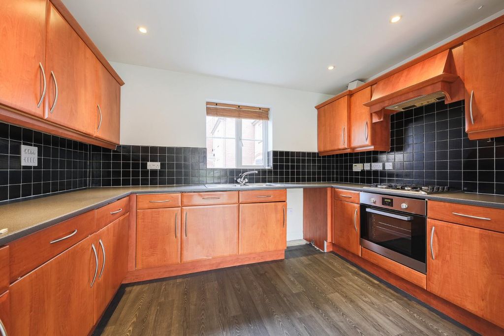 Property photo 2 of 18 Kitchen.Jpg