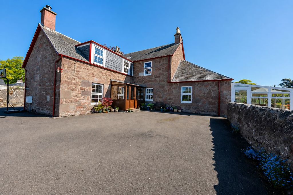 Property photo 2 of 31