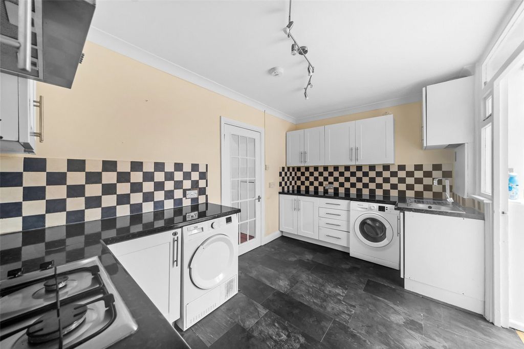 Property photo 3 of 14 Kitchen