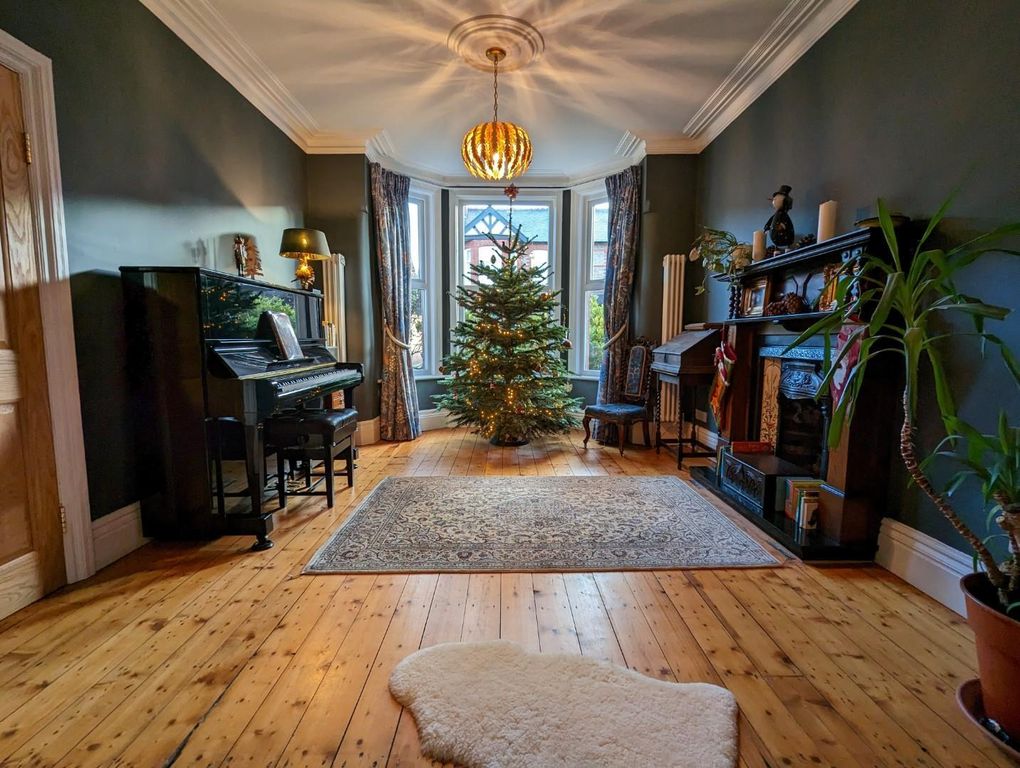 Property photo 2 of 17