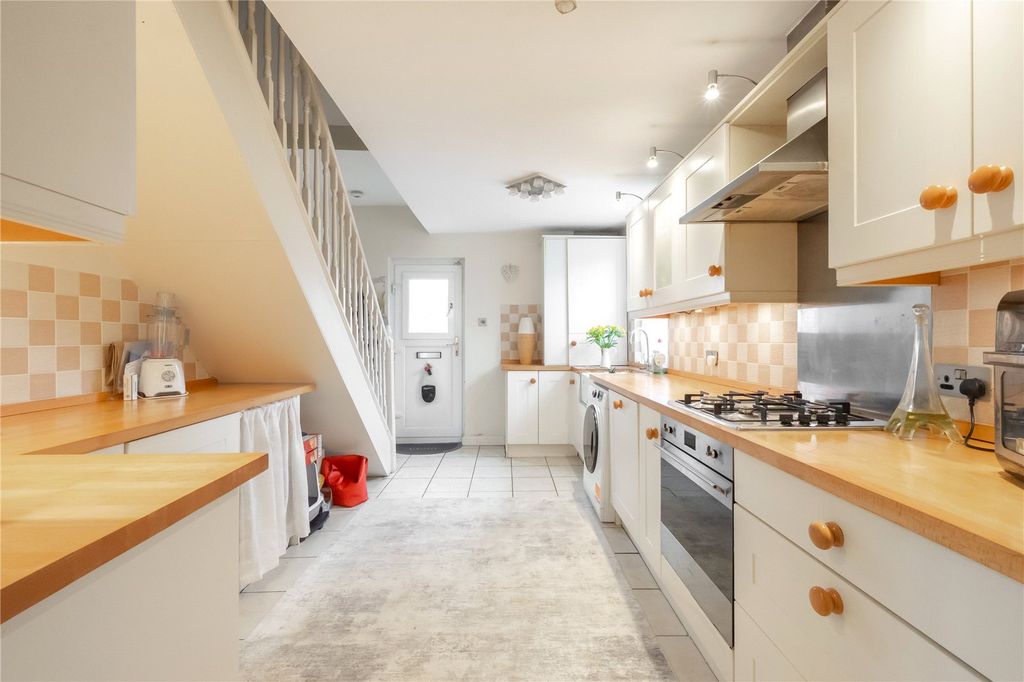 Property photo 3 of 18 Kitchen