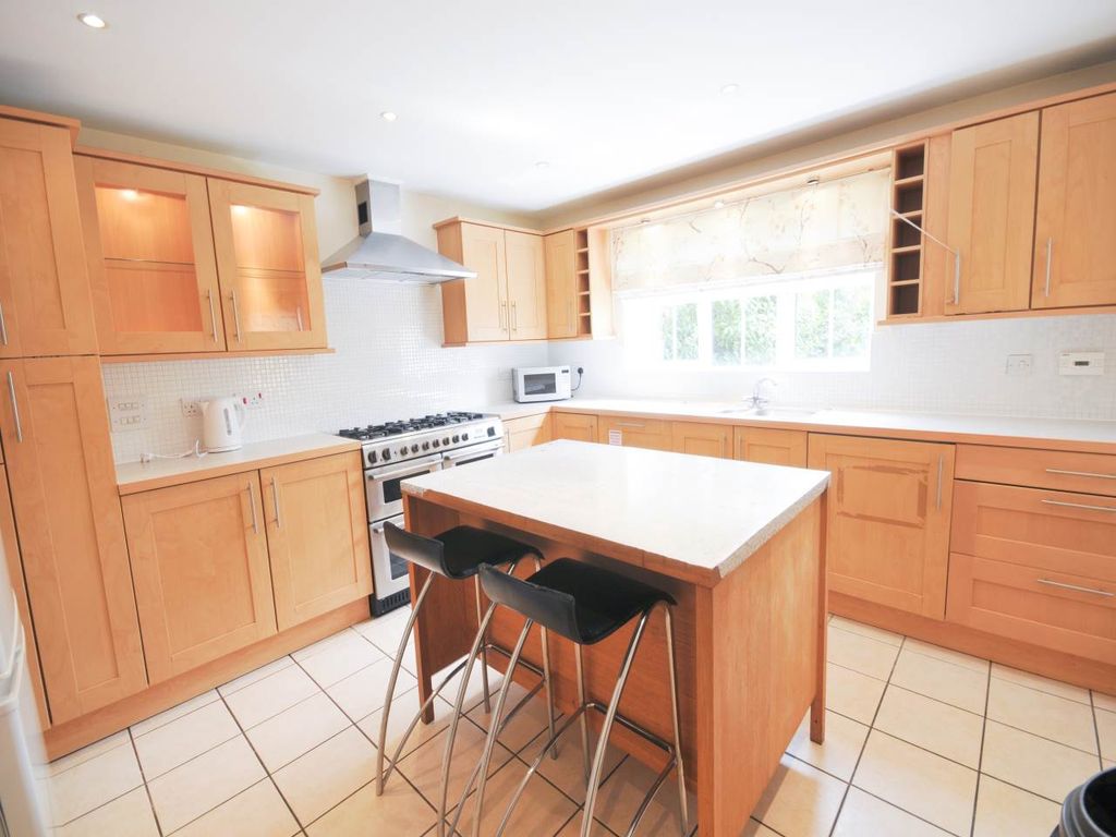 Property photo 2 of 9 Kitchen