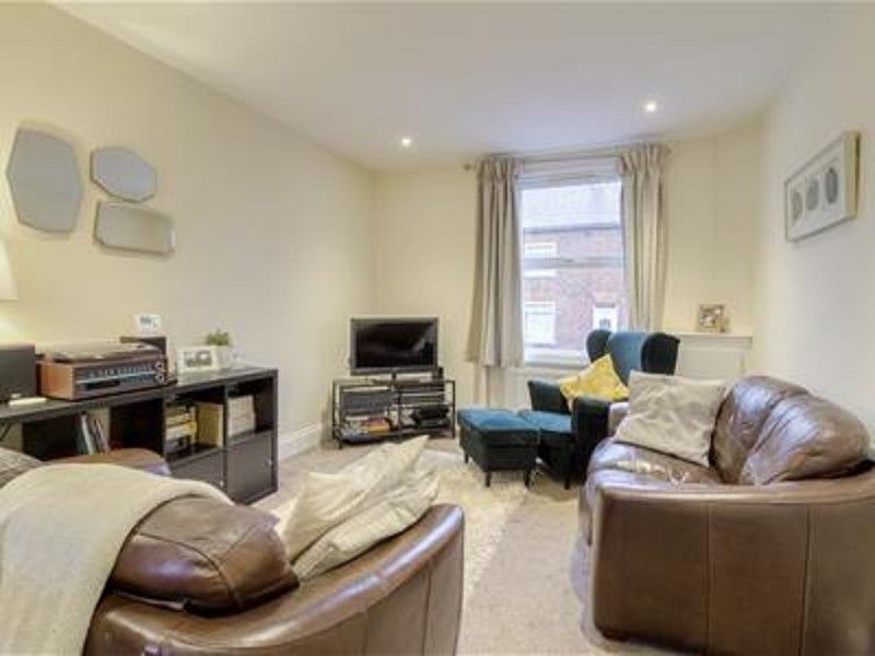 Property photo 2 of 8 Lounge