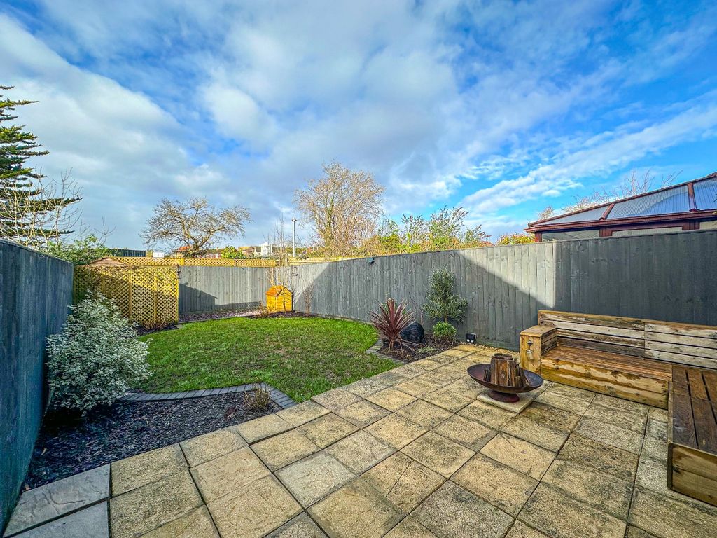 Property photo 2 of 19 4867276