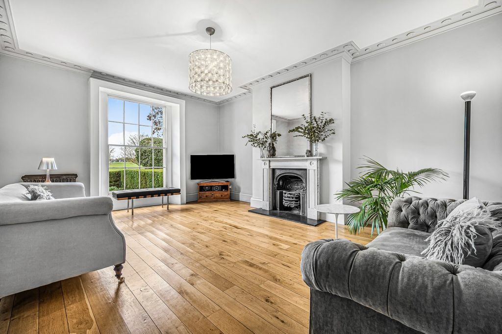 Property photo 3 of 24