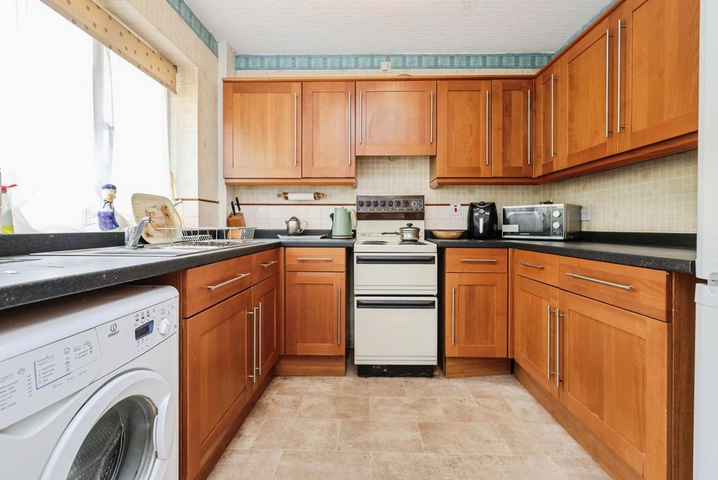 Property photo 3 of 17 Kitchen