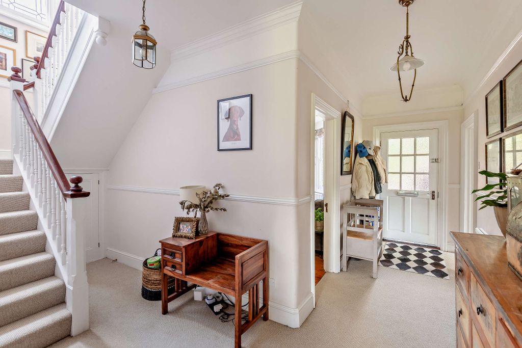 Property photo 3 of 21 8605776-Interior19-800
