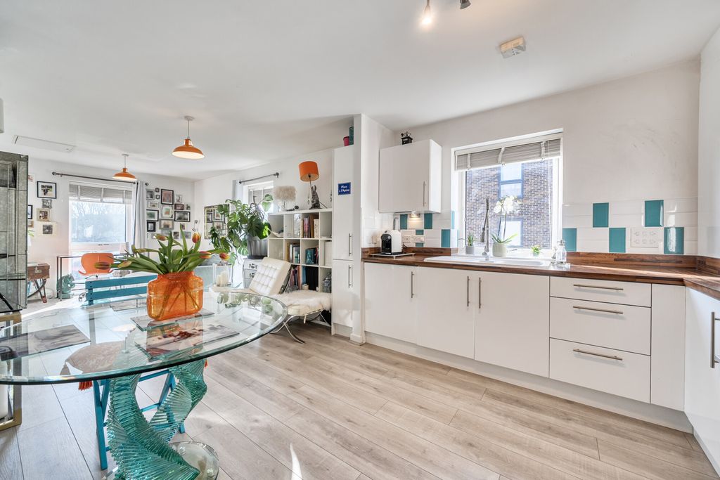 Property photo 3 of 19 Reception