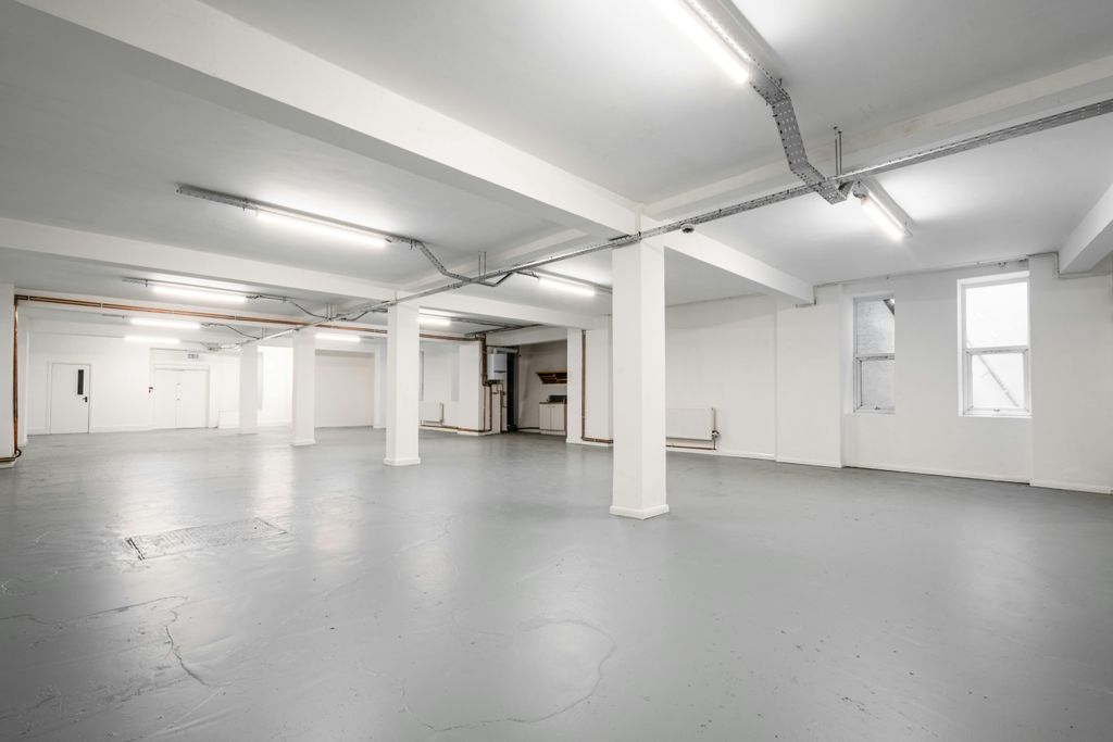 Property photo 1 of 11 Universal Hse B002W - Low Res 5.Jpg